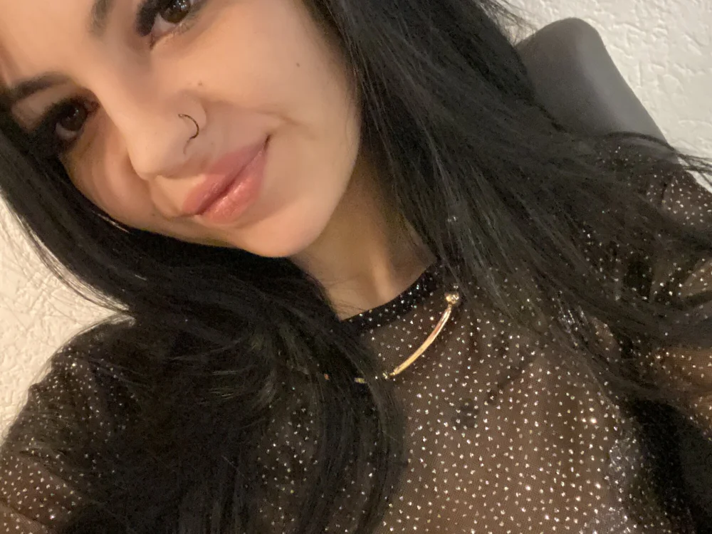 lexy27 Adlı Modelin Çevrimdışı XXX Sohbeti