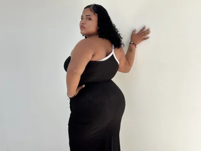 AlishaMonroe_ Female Bigasslatin Live Cam Adult
