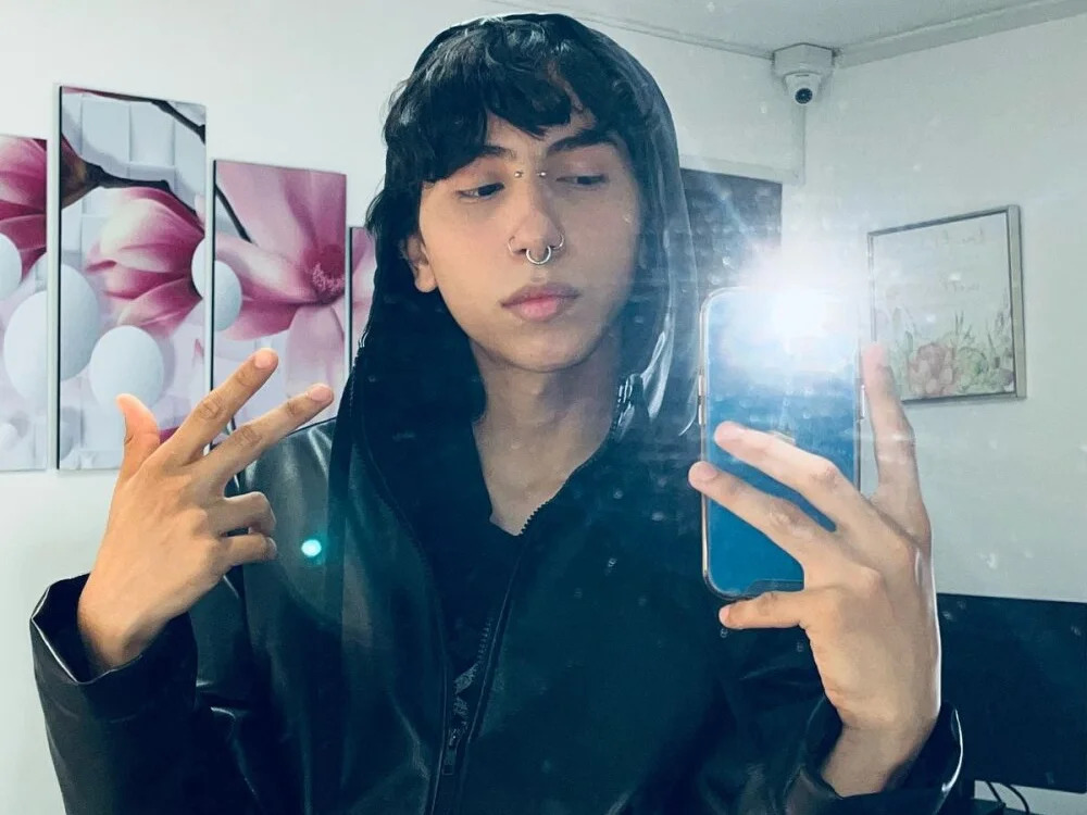 Milan_LewisS offline XXX-chat