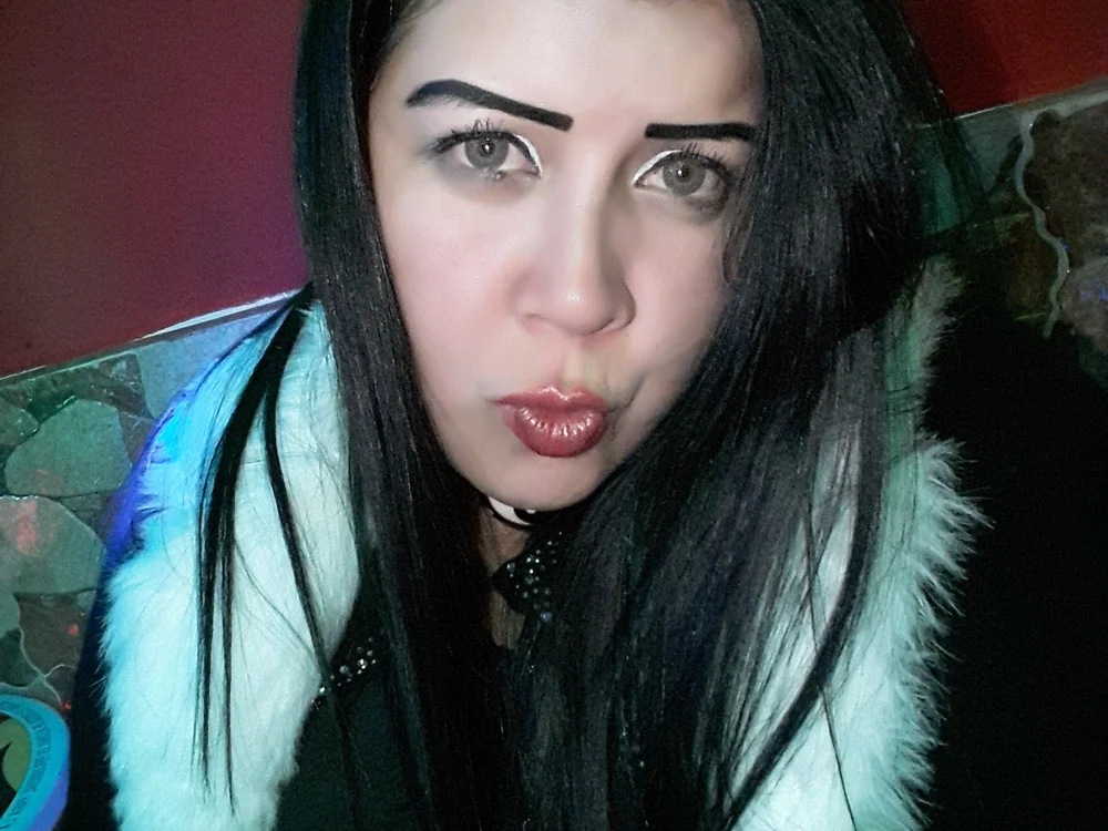 luna_cam34's Offline XXX Chat