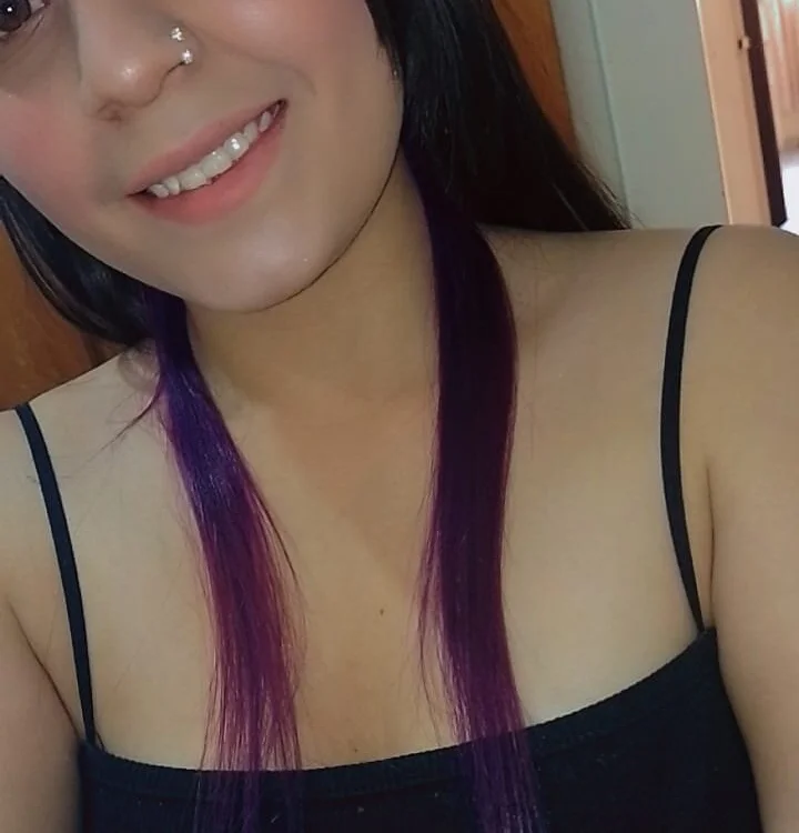 Queen_laura's Offline Chat Room