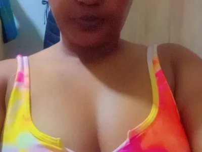 CurvieElle Female Tittyfuck Adult Webcam