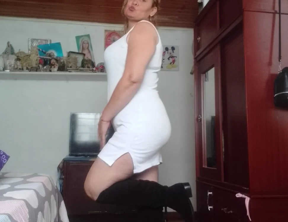 دردشة Hi__kitty_ الجنسية دون اتصال