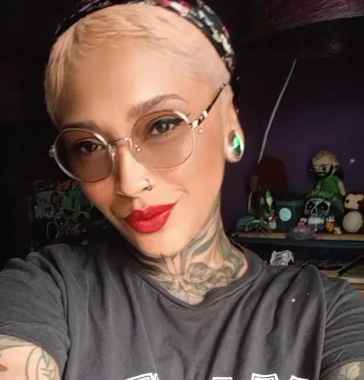 barbieart's Offline Chat Room