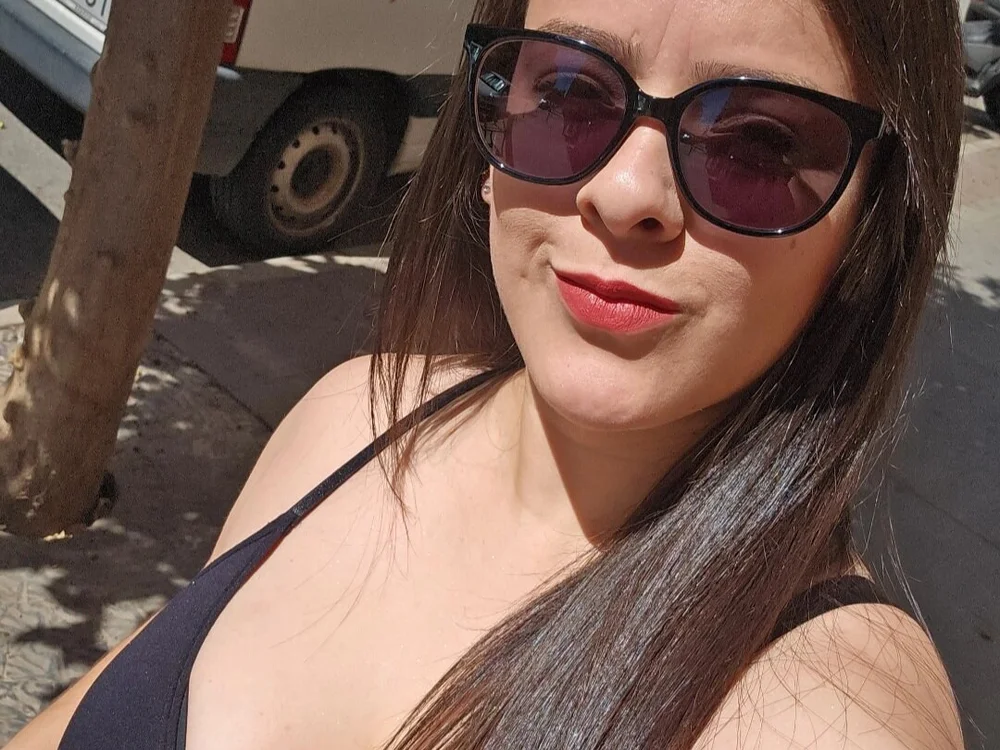 ARALUNAA Adlı Modelin Çevrimdışı XXX Sohbeti