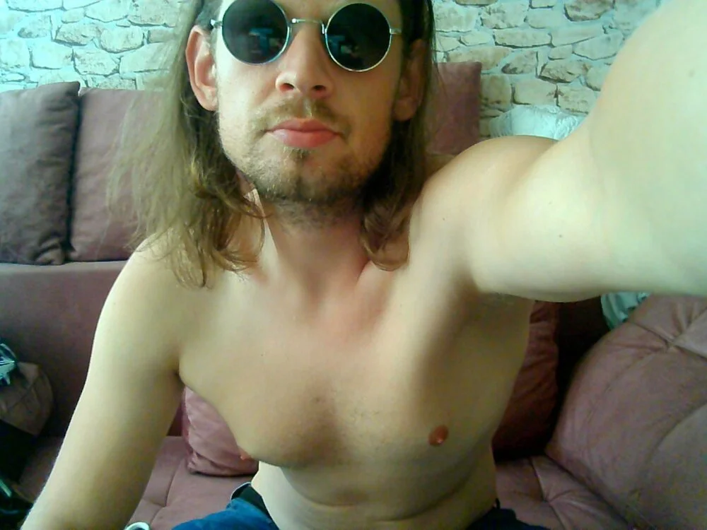 VickyDevilEU Adlı Modelin Çevrimdışı XXX Sohbeti