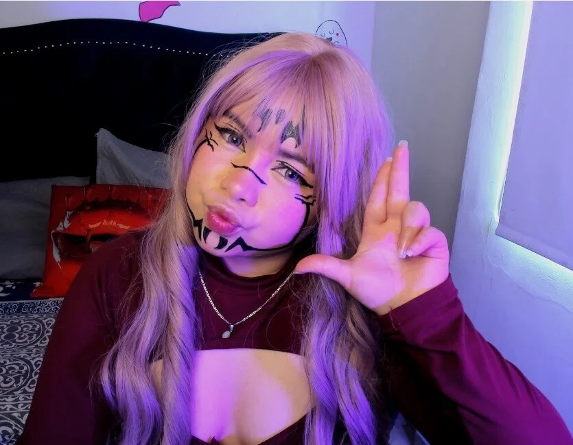 lucy_blush's Offline Chat Room