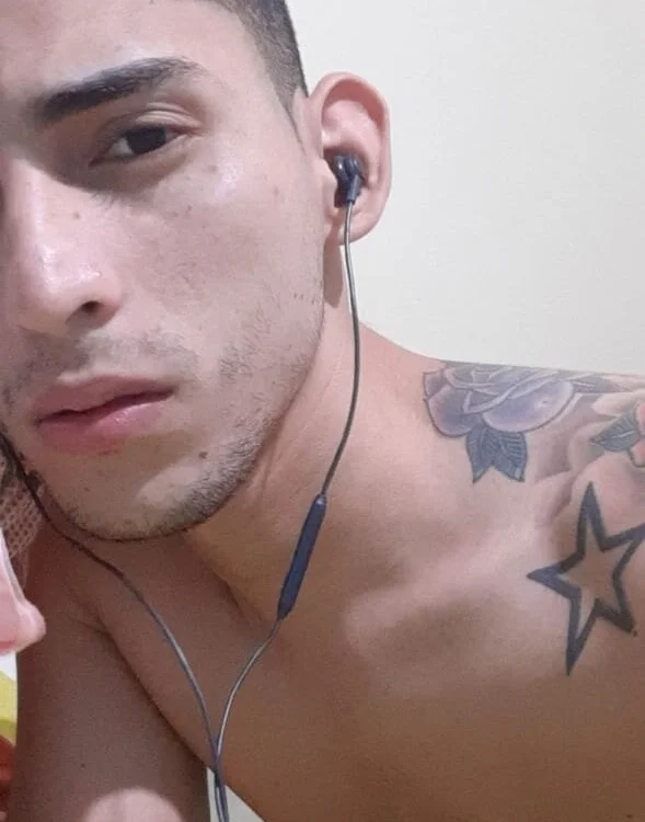 flaco-88's Offline Chat Room