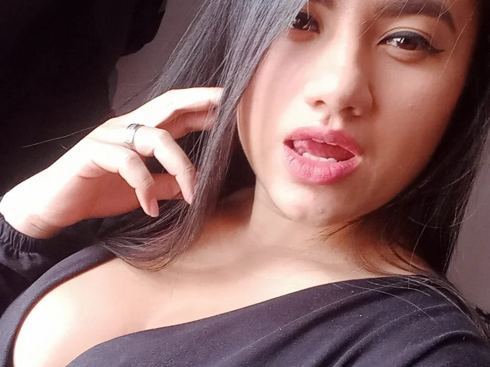 Holly2_t's Offline XXX Chat