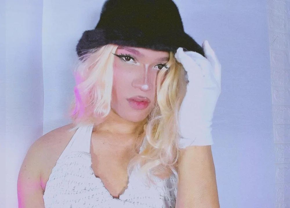 Sue_blue Offline XXX-Chat