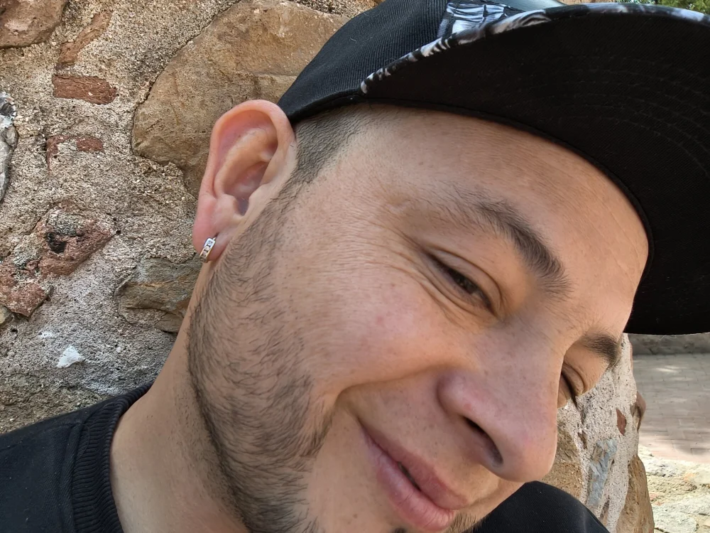Colombia06's Offline Chat Room