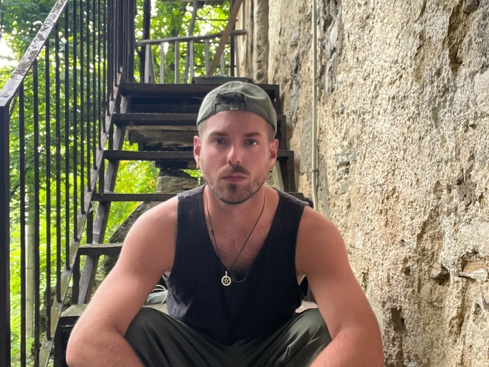 Brughy94 অফলাইন XXX চ্যাট