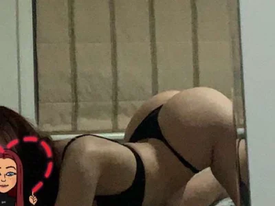 Oliviafox_ on StripChat