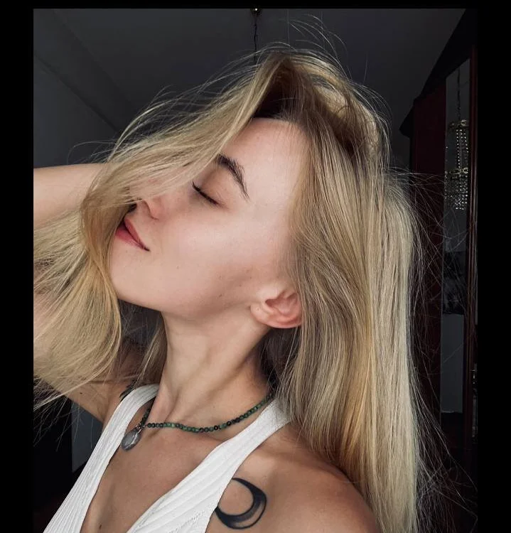 MirandaLie's Offline Chat Room