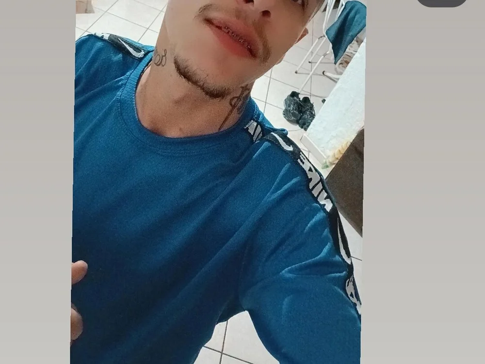 Kalebe69 Offline XXX Chat