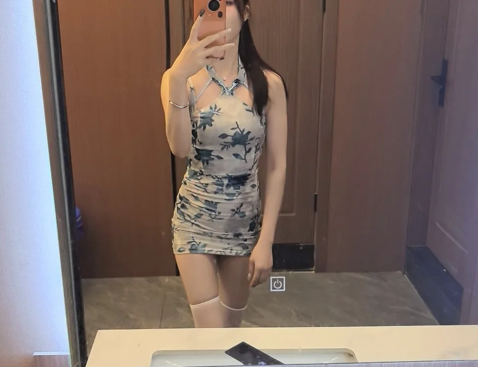 huahua922 Adlı Modelin Çevrimdışı XXX Sohbeti