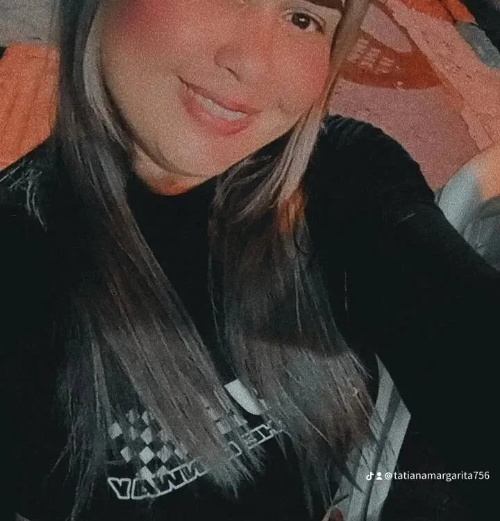Michell_hot90's Offline Chat Room