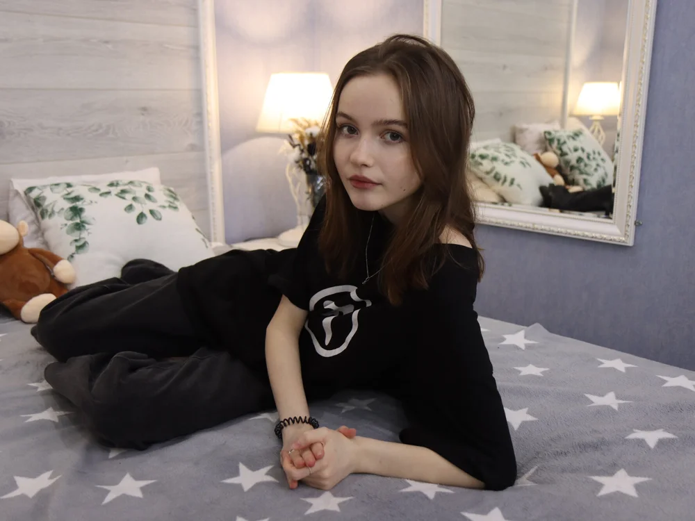 NicoleHale offline chatrum