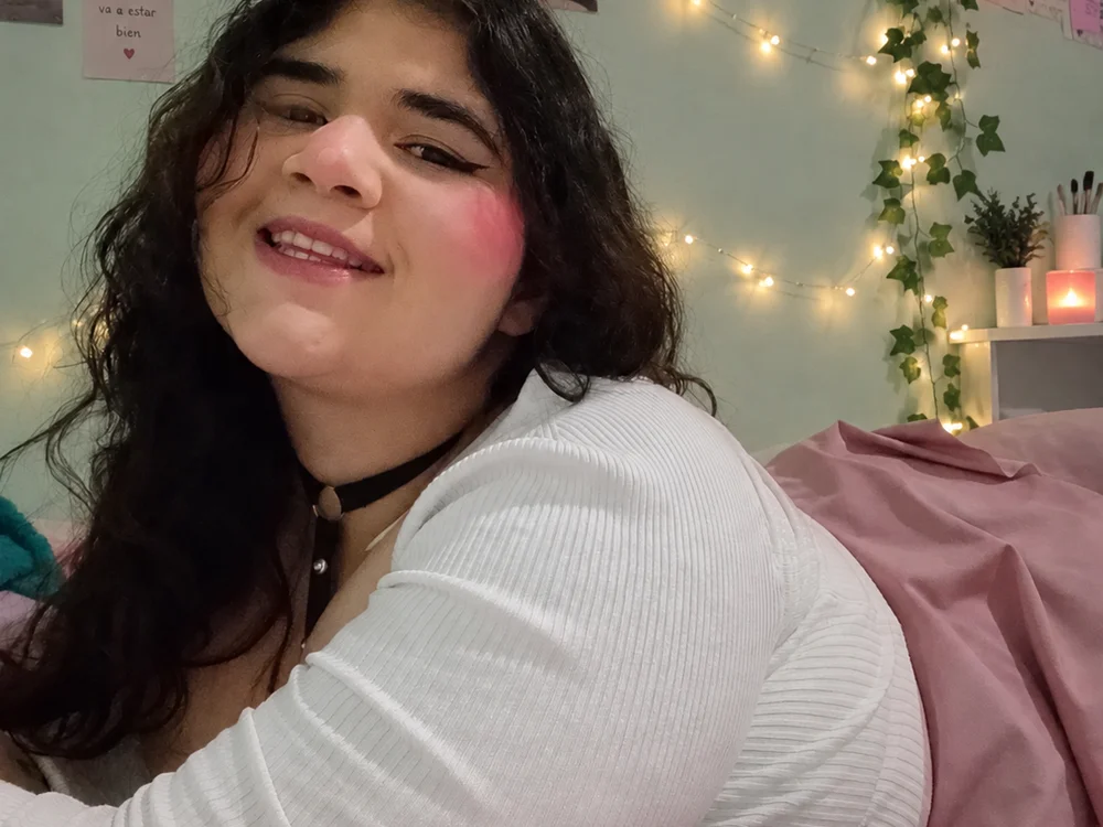 emilie_jones15's Offline XXX Chat
