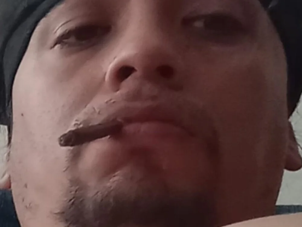 HungThug 離線 XXX 聊天