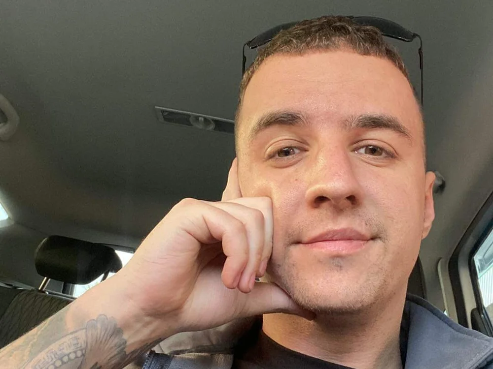 IrishCock97 Chat Room offline