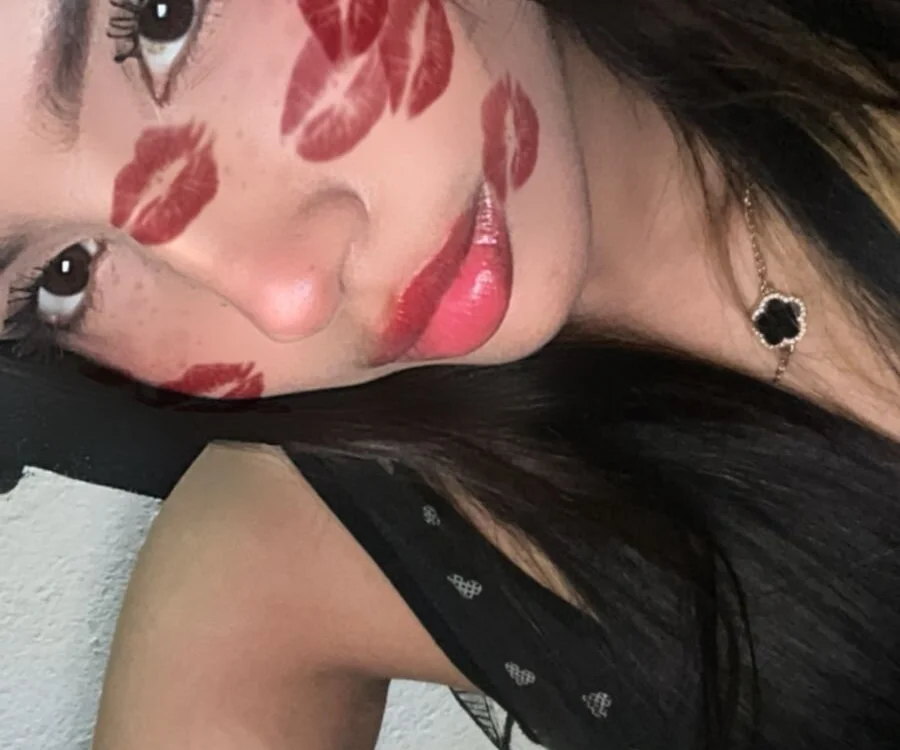 megan_thorp's Offline Chat Room