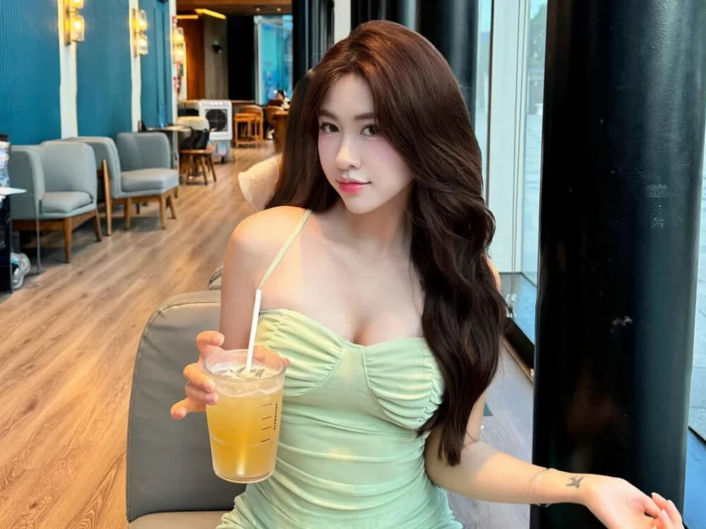 دردشة Hannazzz الجنسية دون اتصال