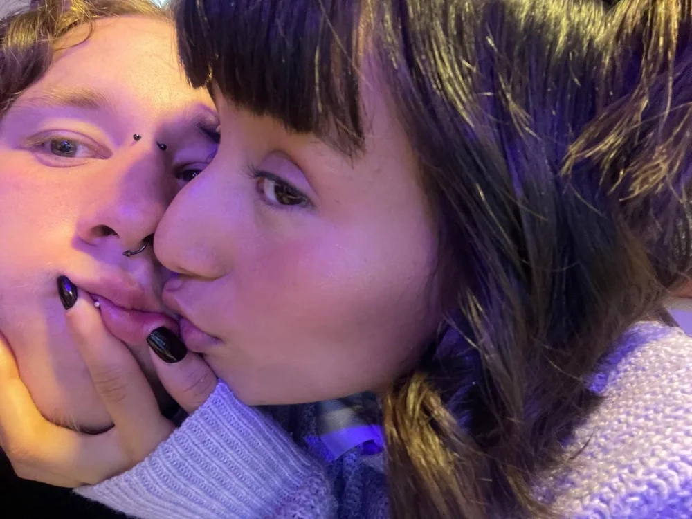 Azazel_dei's Offline Chat Room