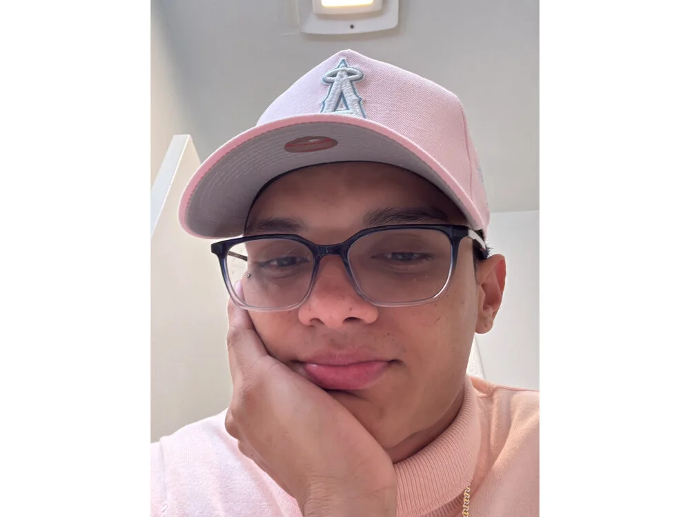 sergitho_27 Adlı Modelin Çevrimdışı XXX Sohbeti