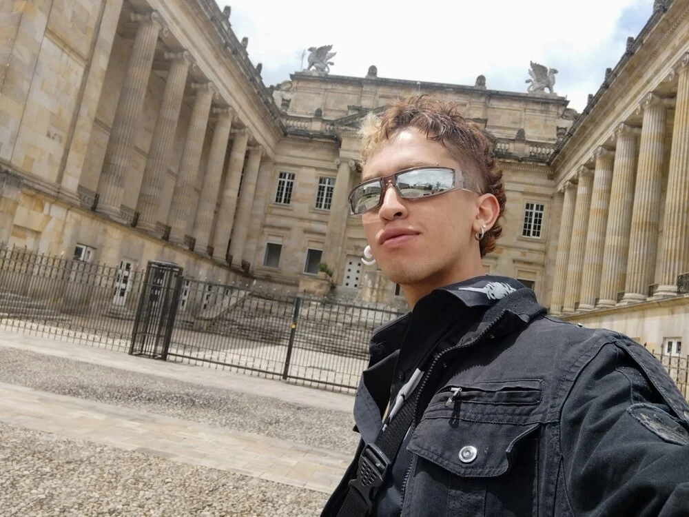 GIORGIAN_GATES Offline XXX-chat