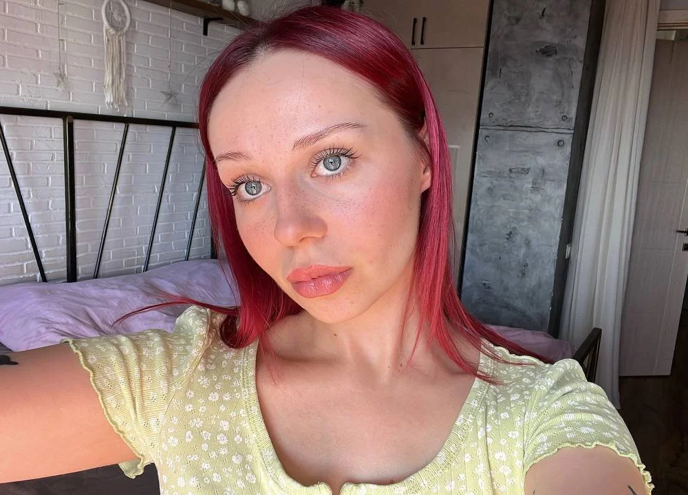 emi_emiliee offline chatrum