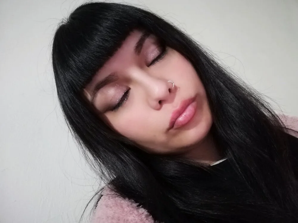 mia__katt's Offline XXX Chat