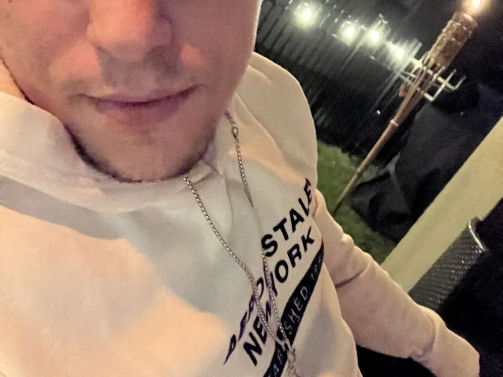 elwhite1996's Offline XXX Chat