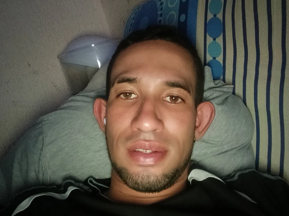 Gigoloo001 Chat XXX Ngoại tuyến