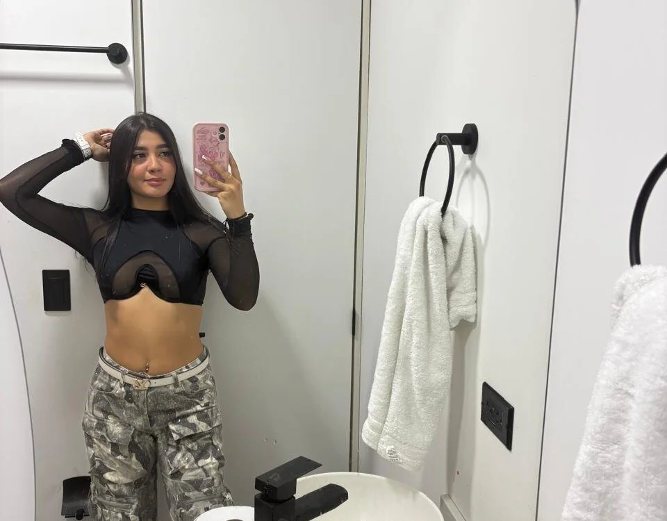 Roxanna_0 Offline XXX Chat