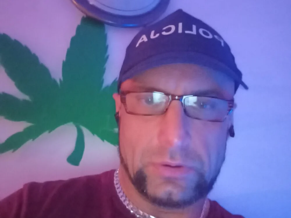 Chatroom XXX hors ligne de YoungGenerali