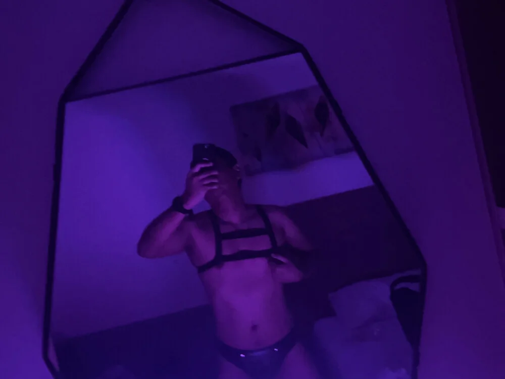 EludedRedoxn Offline XXX chat