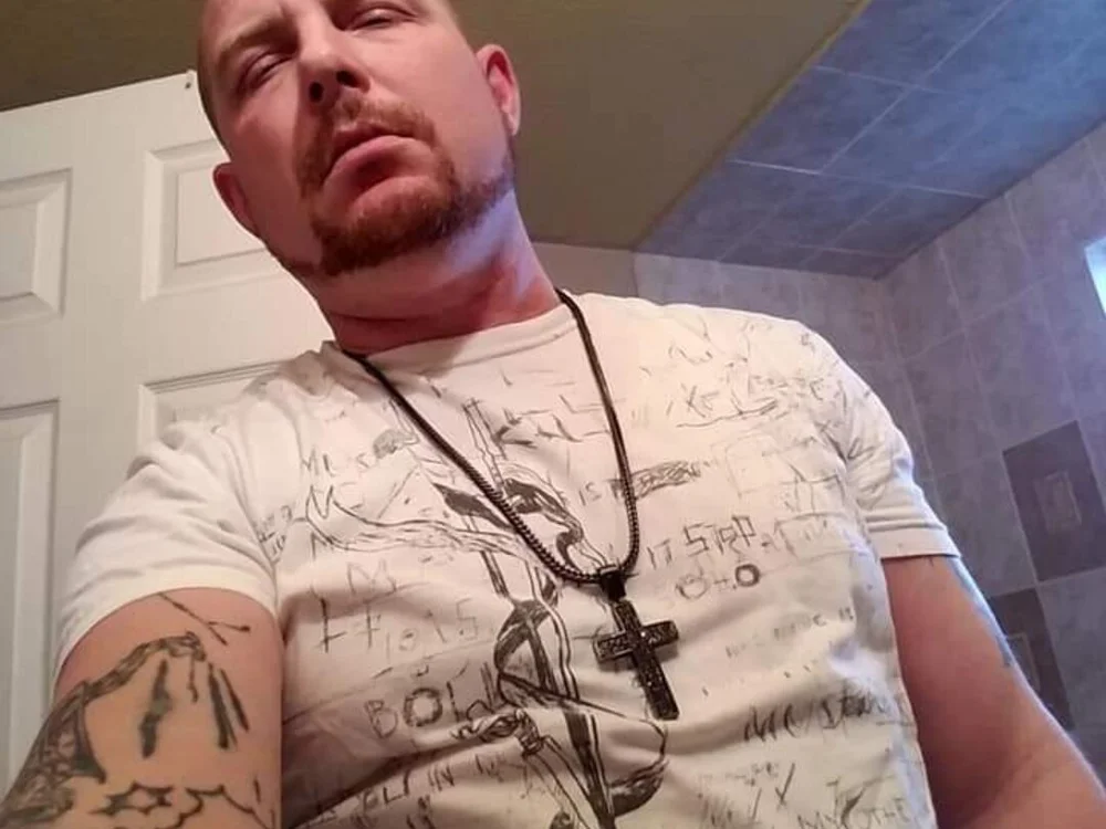 hardcock2swallow's Offline Chat Room