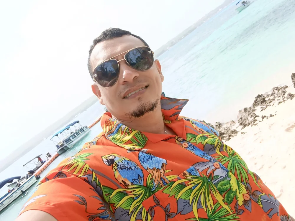 vict0518 Offline XXX Chat