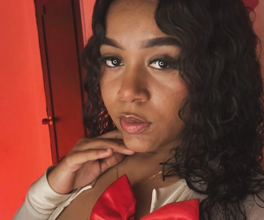 YariRose offline XXX-chat