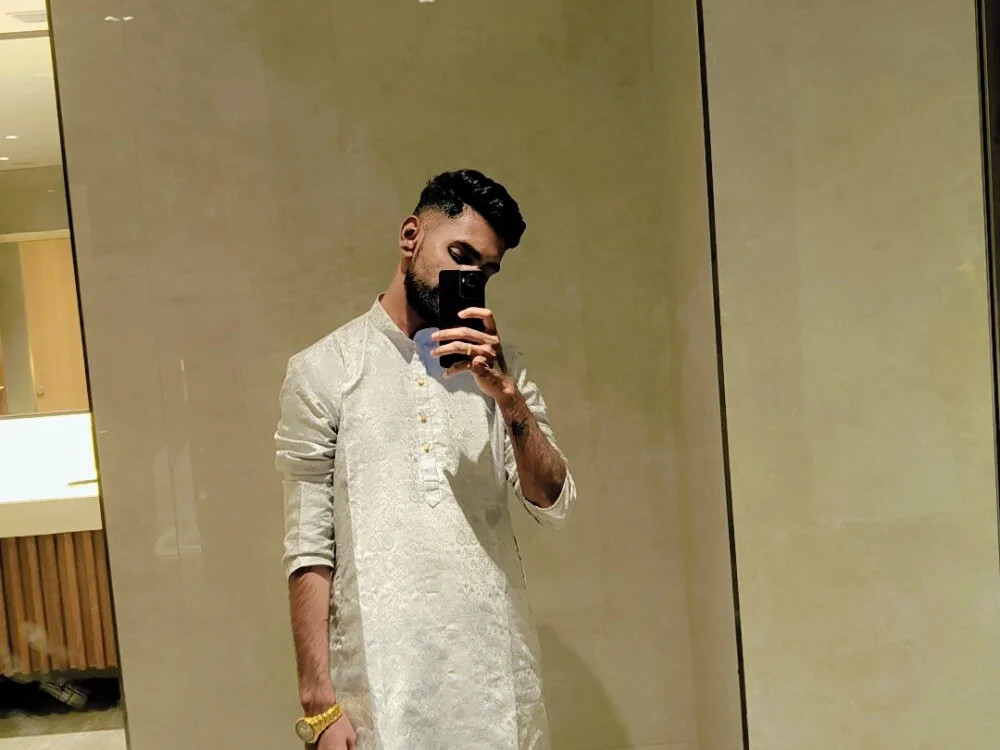 yuvrajpandey Adlı Modelin Çevrimdışı XXX Sohbeti