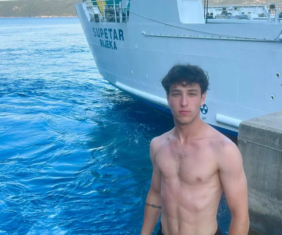 YourSecretBoyfriend Offline XXX Chat