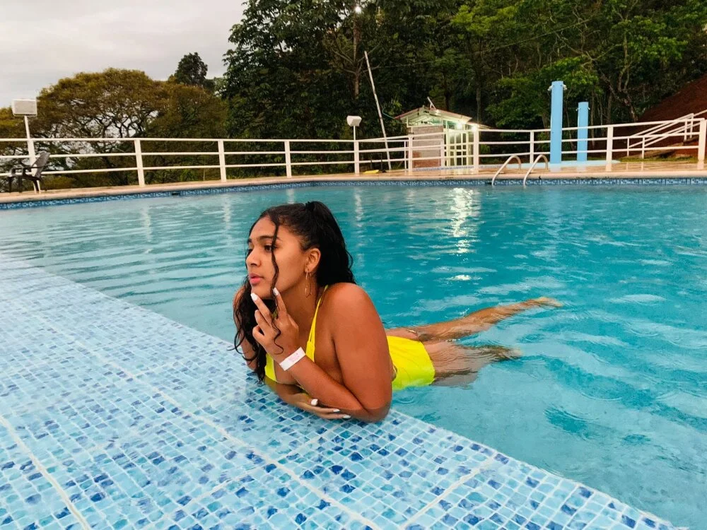 Chat XXX offline de Melodymoore_