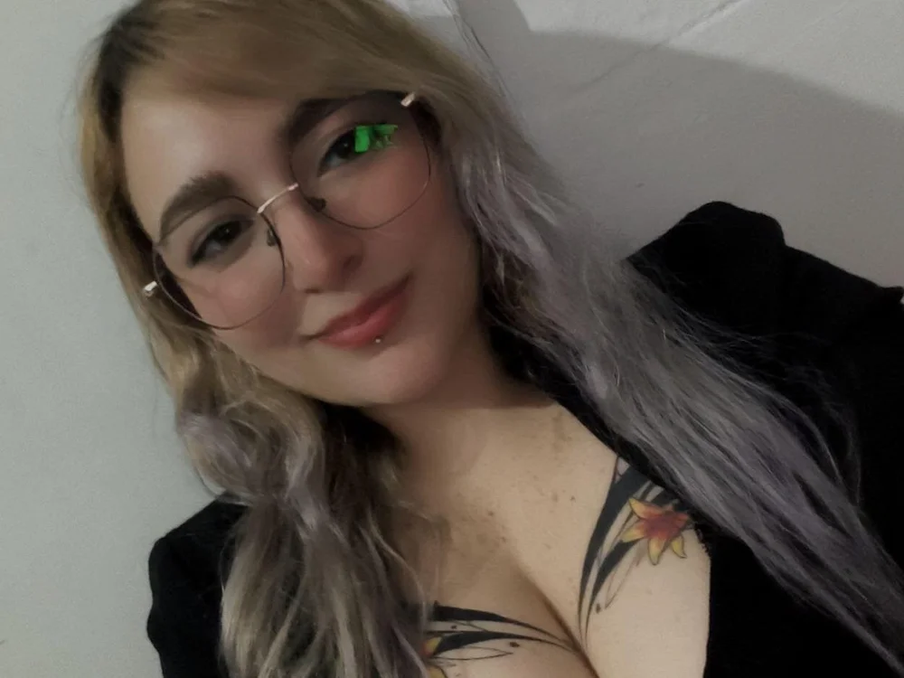 raven_blake's Offline XXX Chat