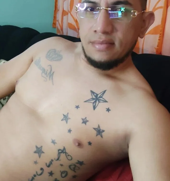 Rojasmike90: офлайн-секс-чат