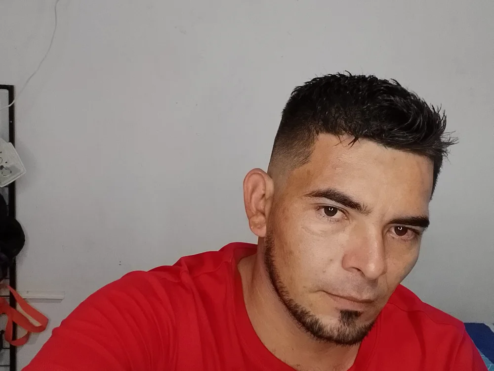 zafari_ offline XXX-chat
