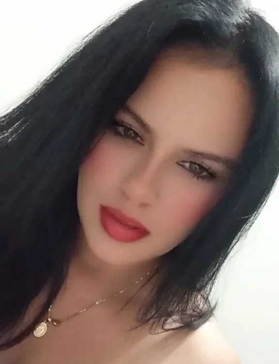 camila_leani cover photo