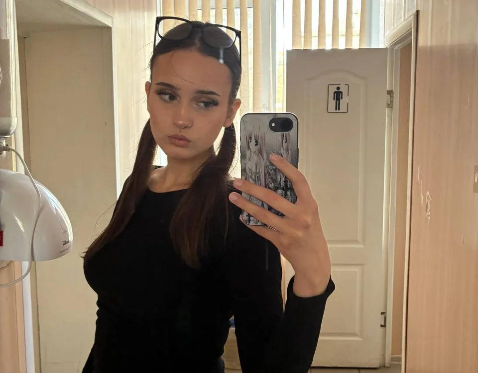 ArlettaGome Offline XXX-chat