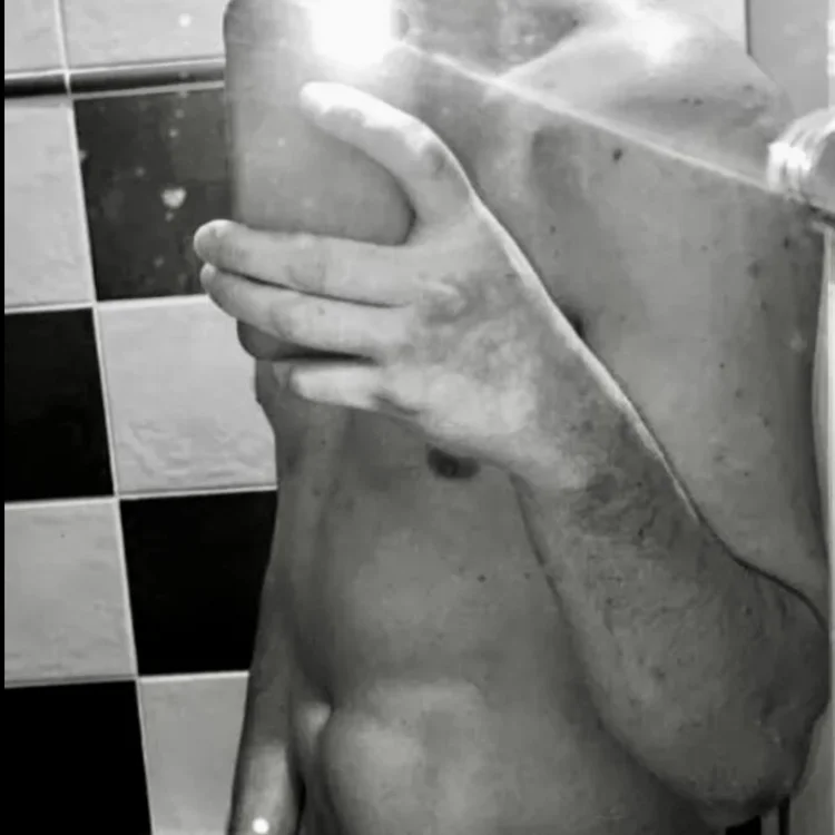 Fafane25 Chat XXX offline