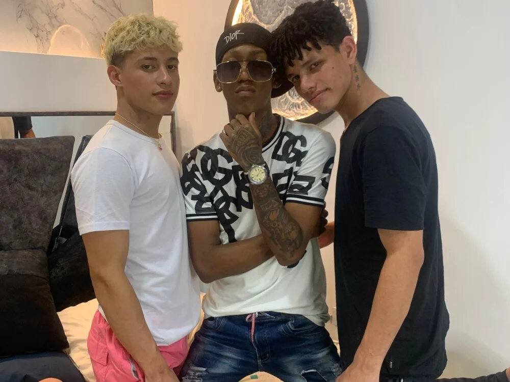 BLACK_GUYS_HOT's Offline XXX Chat